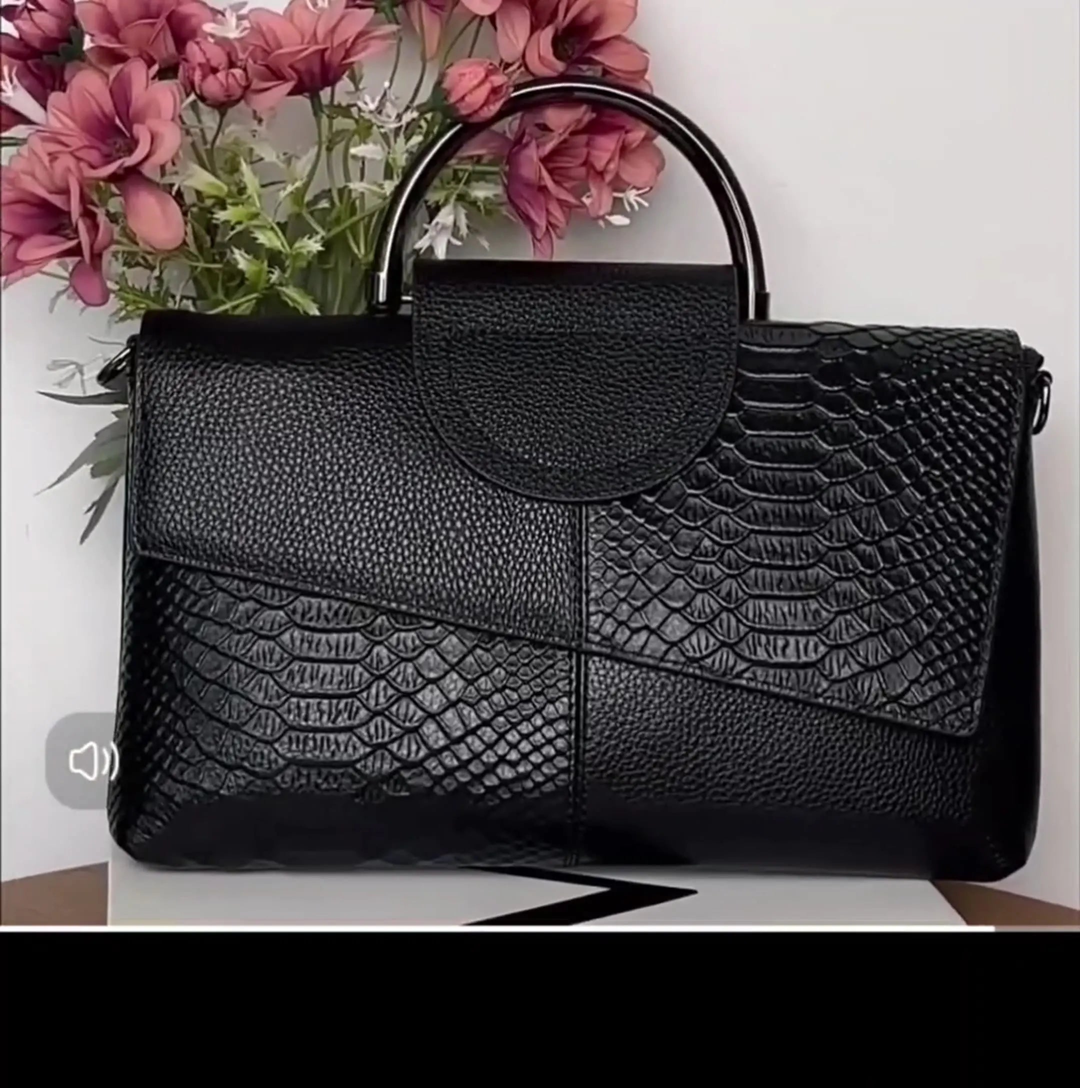 Women’s Alligator Pattern Crossbody Purse